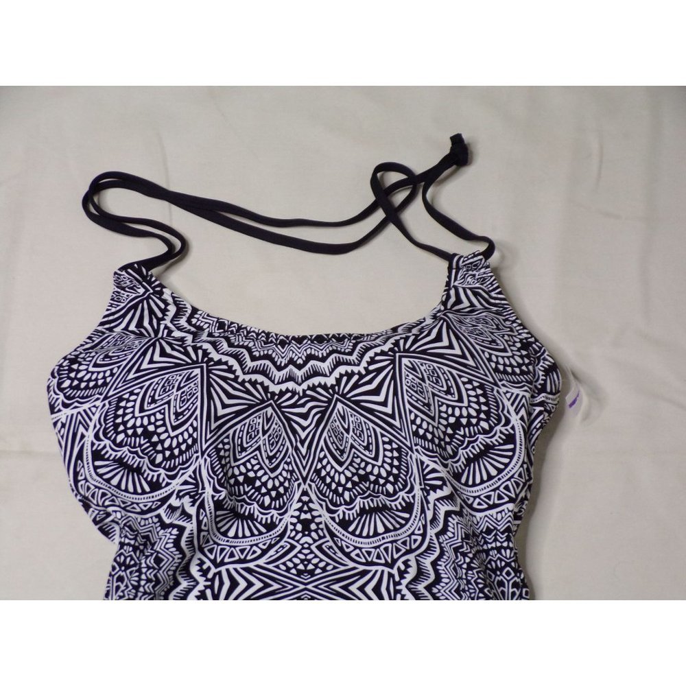 LA BLANCA Medallion Print One Piece Swimsuit Black & White 8 NEW - Picture 4 of 6